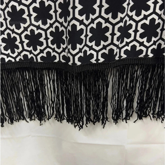 Zig Zag Stripe size Large (pit to pit 18”(pit to hem 27”counting the fringe - Picture 3 of 4